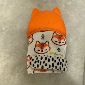 Itzy Ritzy Itzy Mitt Fox Teether Munch Mitt